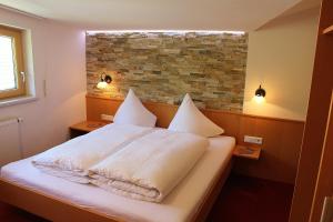 A Hotel Com Haus Gisela Guest House Oetz Austria Price