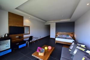 Deluxe Double Room with Sea View room in Degirmenburnu Residence