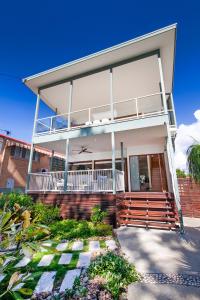 Tranquil & Modern Riverside Getaway