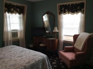 Queen Room with Private Bathroom room in Fair Street Guest House
