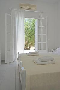 Yiannis Studios Paros Greece