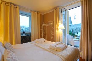 Double Room with Terrace and River View (Ground Floor) room in Private Villa Porto