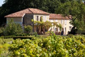 Hotels Logis L'Auberge de Larressingle : photos des chambres