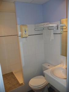 Triple Room room in Logis Le Petit Trianon