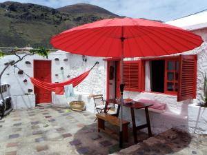 LA CASA DE LA VENTANA ROJA Tamaduste