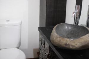 Villa Kembang, Lakey Peak, Nungas