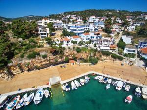 Kostas Rooms Alonissos Greece