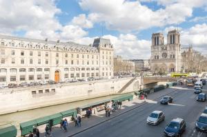 Two Bedroom Luxury Apartment - Balcony with View of Notre Dame