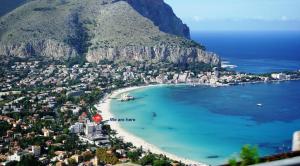 Mondello Beach Rooms - by the sea