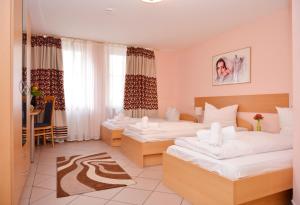 Crown Hotel by ANS