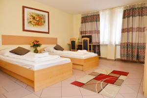 Crown Hotel by ANS