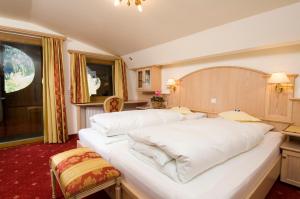 Double Room with Balcony and Garden View room in Alpenhotel Fernau