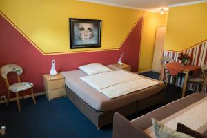 Triple Room room in City Hotel Hilden