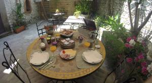 B&B / Chambres d'hotes Maison Carles BnB : Suite Deluxe avec Lit King-Size