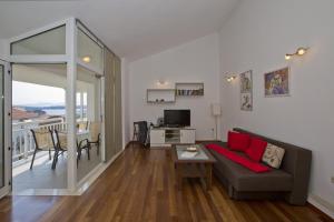 Sea view, modern & spacious apartment