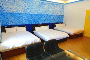 Phòng gia đình với phòng tắm riêng. (Family Room with Private Bathroom)