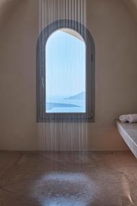 Aqua Suite with Private Plunge Pool and Caldera View