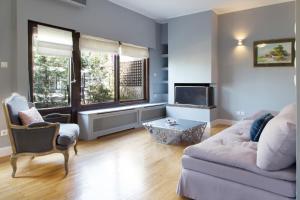 Beautiful Penthouse in Athens with outdoor jacuzzi