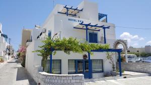 Hotel Rea hotel, 
Naxos, Greece.
The photo picture quality can be
variable. We apologize if the
quality is of an unacceptable
level.
