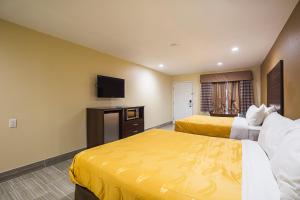 Queen Room with Two Queen Beds - Non-Smoking room in Quality Inn on Aransas Bay