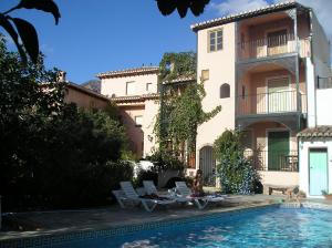 Casa Tia Maria, Acequias