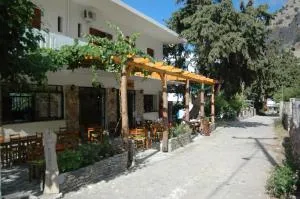 Pachnes Bed and Breakfast - Айя-Румели