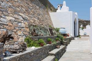 To Maro Sifnos Greece