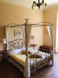 B&B / Chambres d'hotes Chambres d'Hotes-Chateau Constant : photos des chambres
