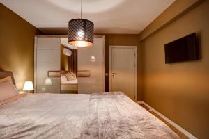 Silver & Gold Apartment