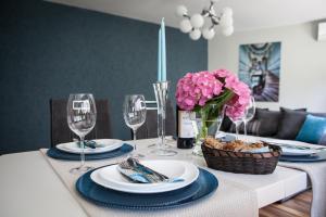 Silver & Gold Apartment