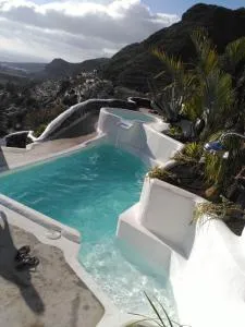 Vilna House with private pool, jacuzzi and garden -Optional pool and jacuzzi heating - Pico de Viento