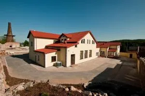 Chelosiowy Dworek - Zagrody