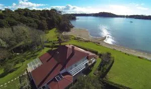 Oakura Bay Villa - Stay Waiheke - Te Whau Bay