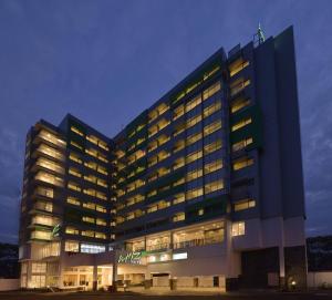 Whiz Prime Hotel Megamas Manado - 3hvězdičkové hotely ve městě Manado