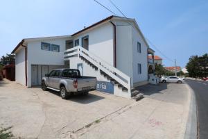 Pool Apartments Knežević Novalja