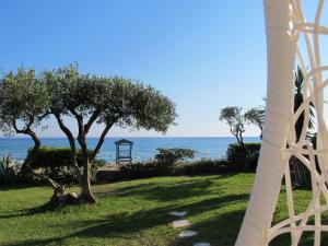 Seafront Beach House With Garden Corfu Greece