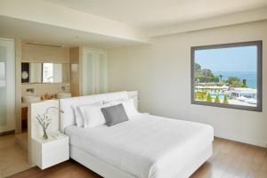 Deluxe Suite with Sea View
