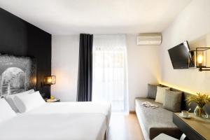 Double or Twin Room with Garden View room in Akrathos Beach Hotel