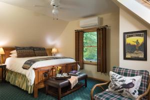 Standard Queen Room (Kingfisher) room in Eagle Rock Lodge