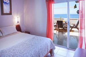Beachfront apartment in paradise