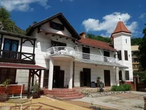 Valcsics Villa Panzió - Kozármisleny