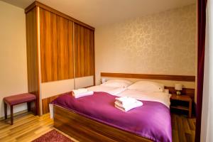 Deluxe Apartment with Balcony and Two Extra Beds room in Apartmány Tri Studničky