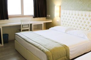 Double or Twin Room - Disability Access room in Nuova Opera Rooms