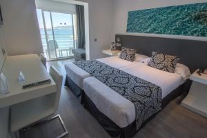 Double or Twin Room with Sea View room in Hotel Náutico Ebeso