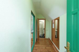 Junior Suite with Spa Bath room in Moscow Gryozy Guest House
