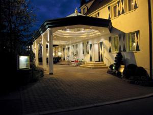 3 star Хотел Hotel-Restaurant Arneggers Adler Tiefenbronn Германия