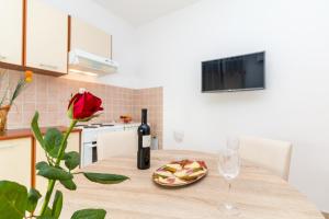 Apartment Red Rose