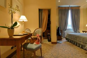 Junior Suite room in Aldrovandi Villa Borghese