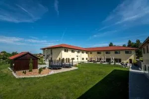 Hotel Na Farmě Choťovice - Běrunice