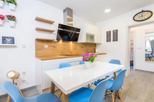 Cozy and modern 4